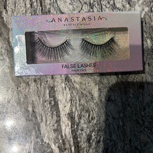Anastasia Beverly Hills Glamorous Black Lashes